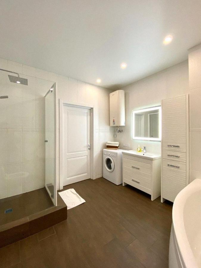 Gagarin Plaza Stylish Apartment Odessa Eksteriør bilde